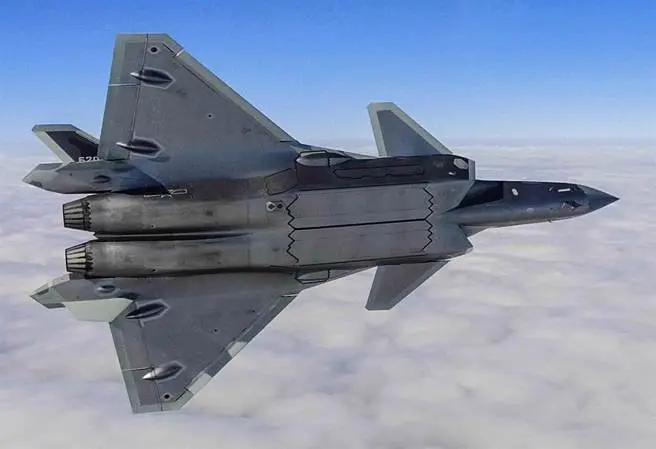 解放軍空軍將在長春舉辦航空開放活動。中國國防部新聞發言人張曉剛表示，此次空軍航空開放活動以「追夢空天、制勝未來」為主題，將首次靜態展示殲-20戰機。（新華社）
