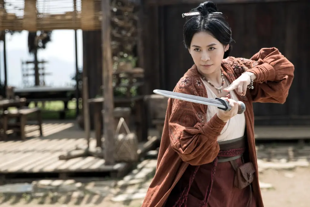 電影版《尋秦記》由古天樂擔任總監製，鄧維弼監製，吳炫輝與黎震龍聯合執導，延續了2001年無線電視劇版的原班人馬，古天樂、林峯、宣萱、郭羡妮及滕麗名領銜主演。(圖：《尋秦記》劇照)