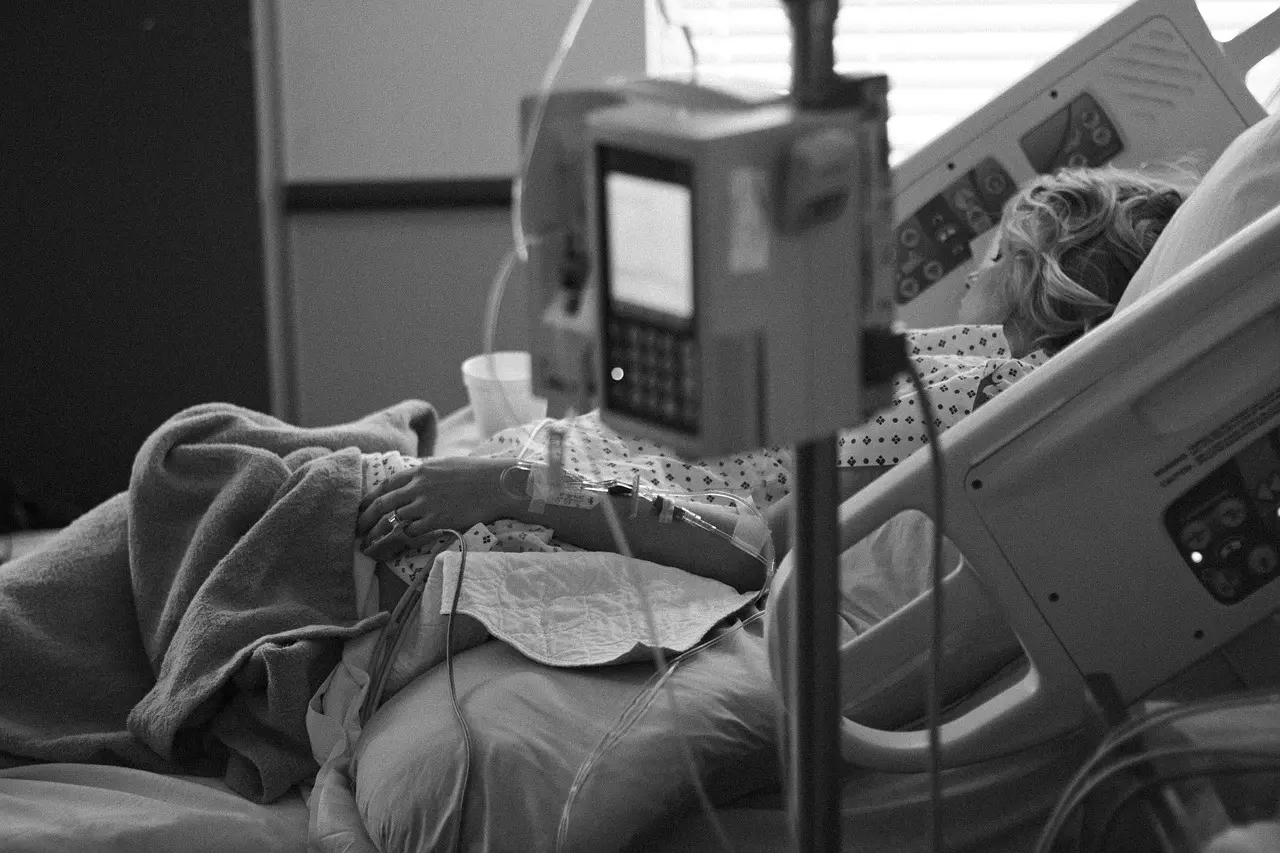 英國廣播公司（BBC）報導，蘇格蘭議會3月17日以69比57否決安樂死合法化法案，無緣成為英國首個合法化地區，民調高支持卻抵不過反對方憂慮，相關爭議持續延燒。（示意圖來源：pixabay）