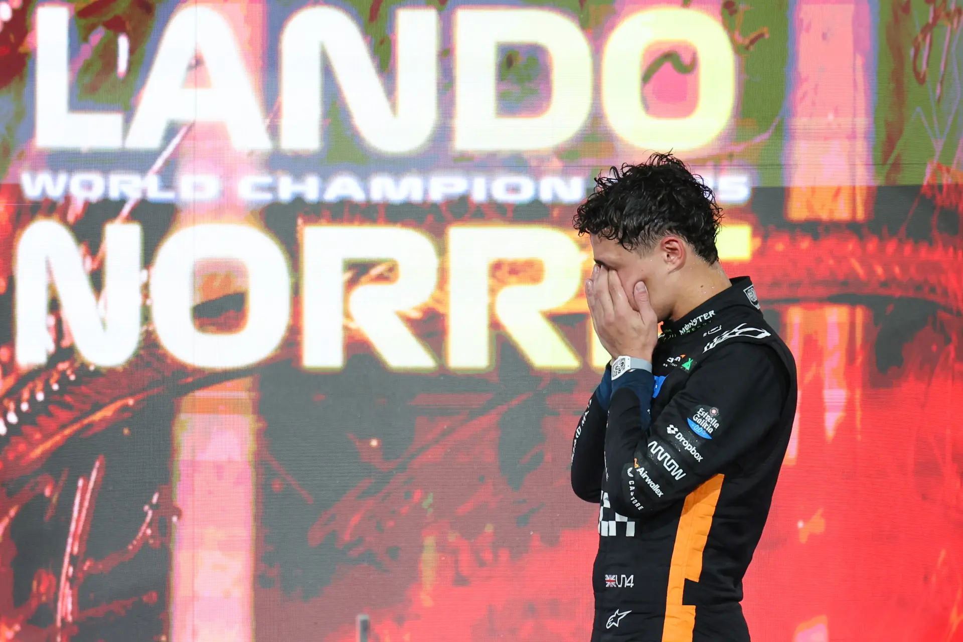 本賽季他斬獲7次分站冠軍、8次亞軍，用紮實的成績回應了所有期待。受訪時，他難掩激動之情：「我已經哭了一陣子，我原本以為我不會哭的。這是漫長的一年，感謝車隊同仁和父母的支持，我終於做到了！」。(圖：新華社)