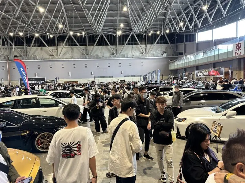 台灣改裝車展，進場的觀眾可以舒適安靜的欣賞每一部車，讓車迷朋友能與改裝車有更深入的交流 網上圖片