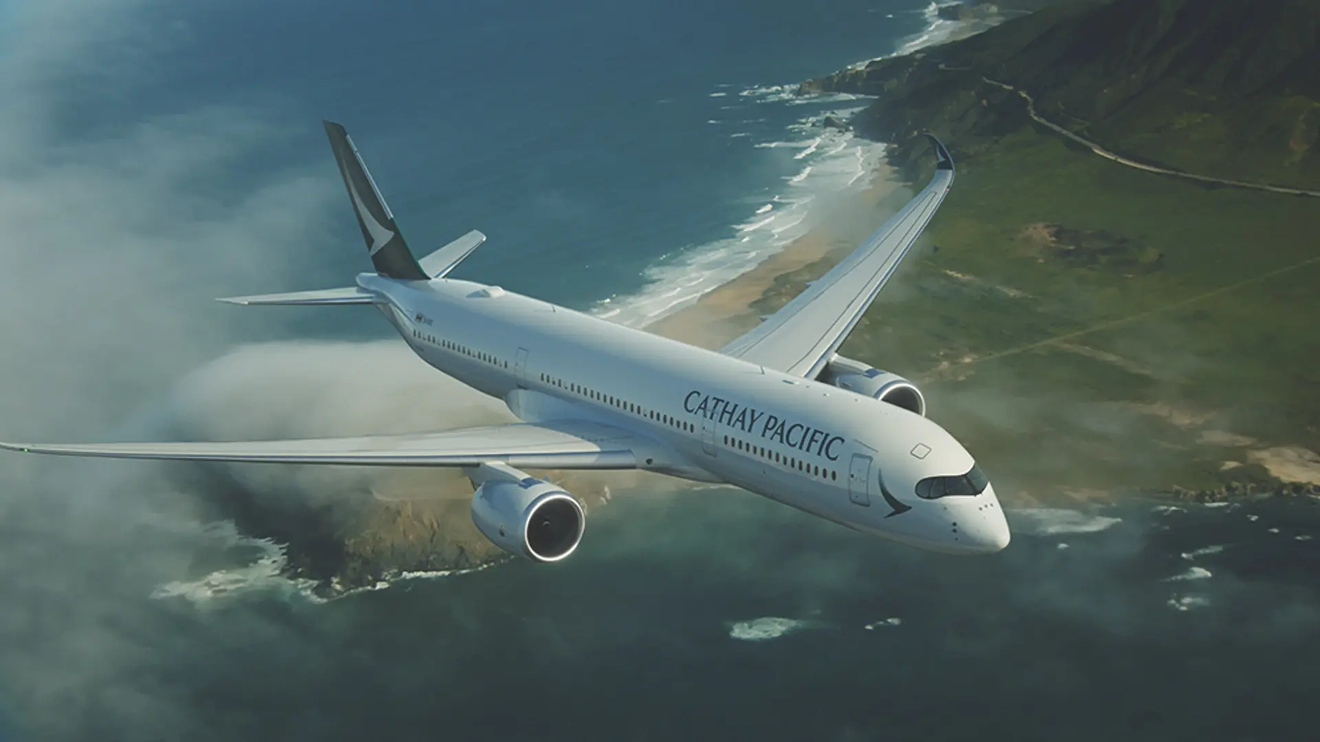 國泰選擇透過 Sport 24 在 A350 上承載世界盃，既是一個產品決定，也是一個態度決定：在一個愈來愈講求效率與削減成本的年代，仍然願意為乘客保留下來那九十分鐘的現場感。 (圖：國泰航空官網)
