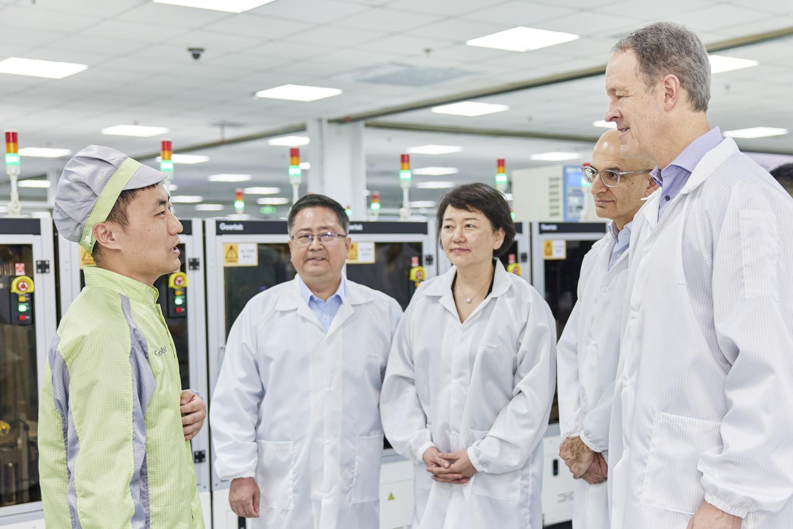 90%蘋果手機在中國組裝,生產與中國零組件息息相關。(新華社資料照片)