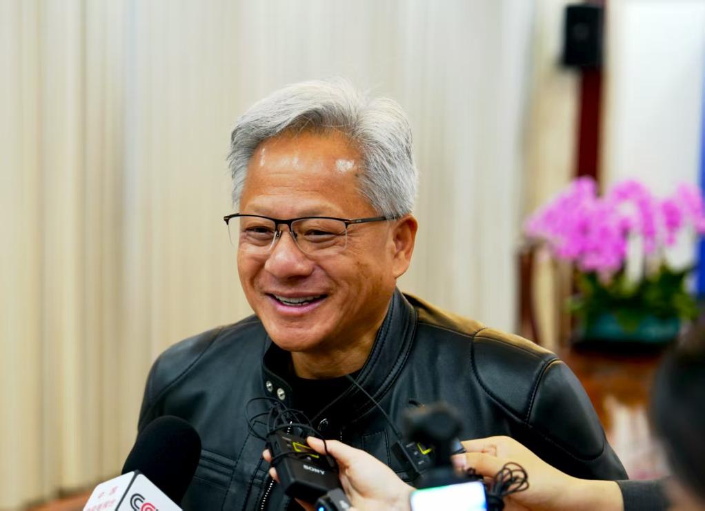 7月15日，美國英偉達公司創始人兼首席執行官黃仁勳在中國貿促會接受記者採訪。(新華社)