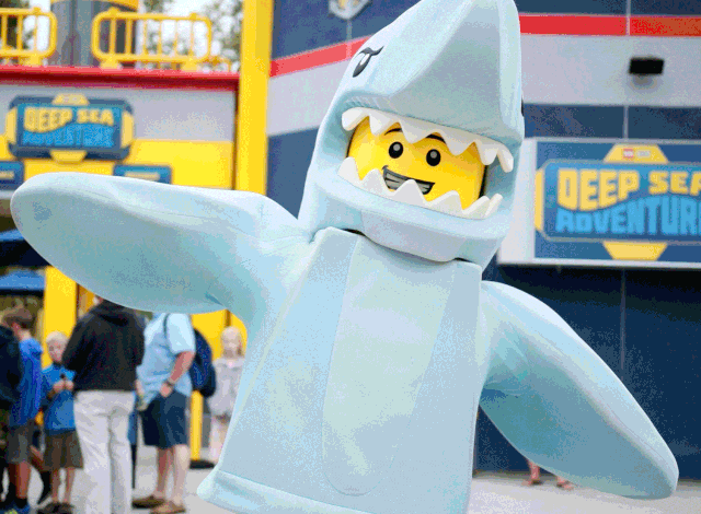 同時 樂園周邊軌道、高快速路 酒店、公園等 20多個基礎配套專案也正加快建設 總投資已達300億元