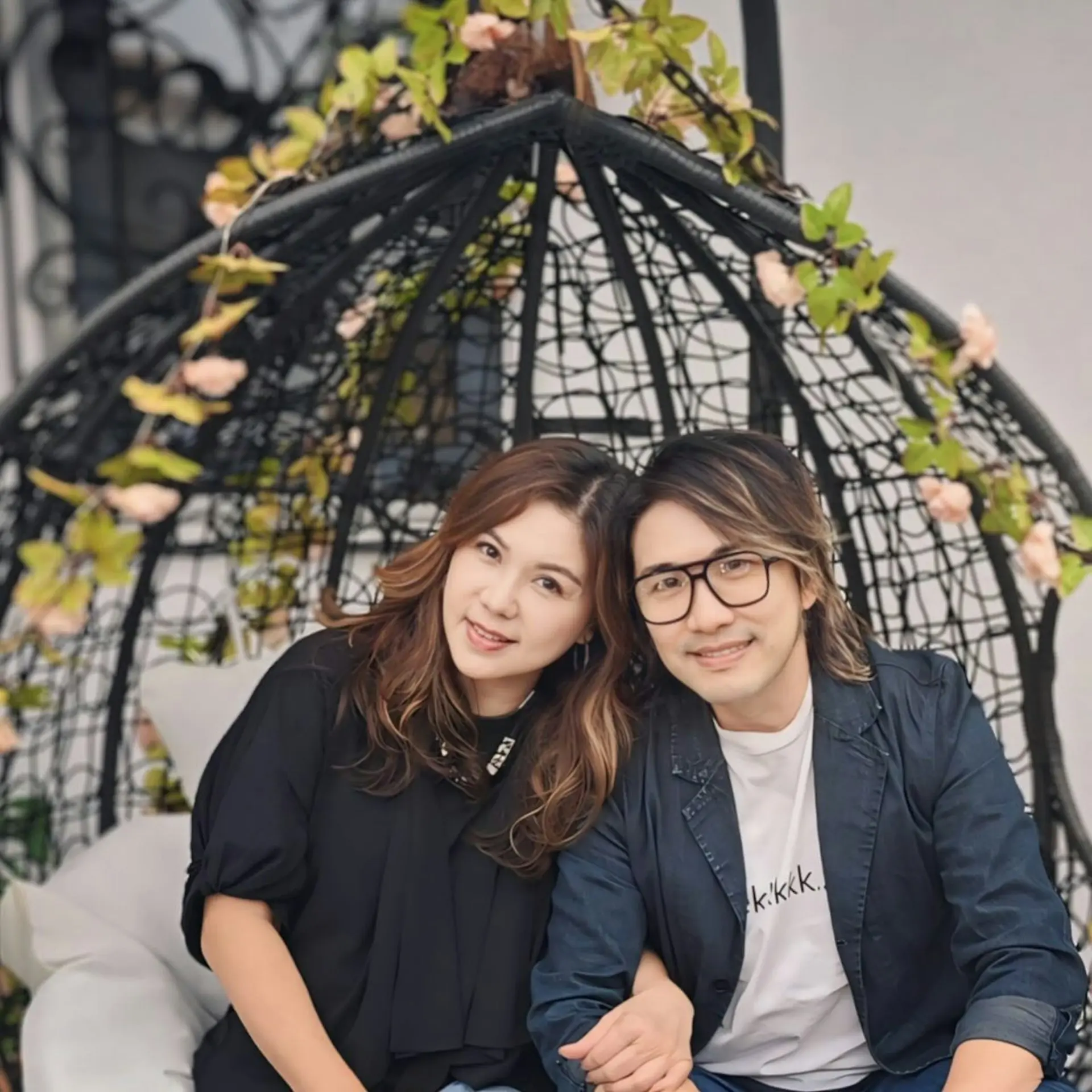 劉美娟與歌手張崇德於 2001 年因信仰相識閃婚，婚後逾 20 年感情篤厚，卻歷經人生重創。（ 圖：eugina_lau@IG）