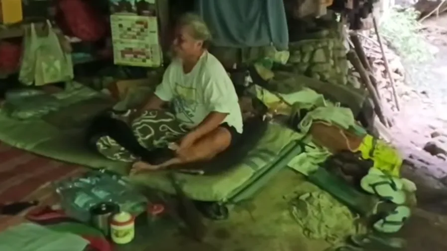無水無電無網路，印尼爺爺住山洞40年竟活到70歲！的封面圖片