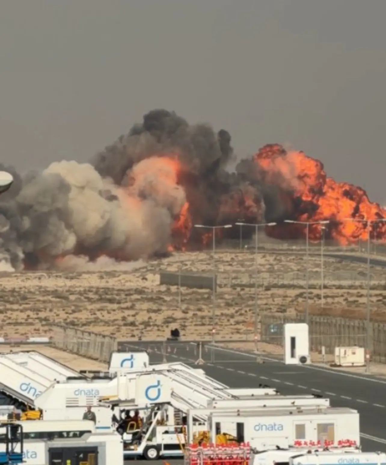 11月21日，一架印度「光輝」戰鬥機在迪拜航展的飛行表演中墜毀。X圖片