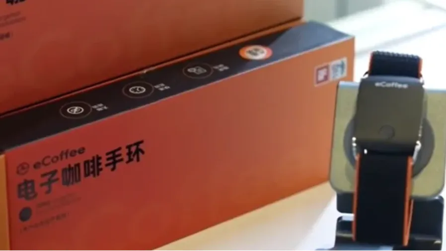 緬北電擊同款？打工人的電子咖啡手環，是科技救星還是自虐鐐銬？的封面圖片