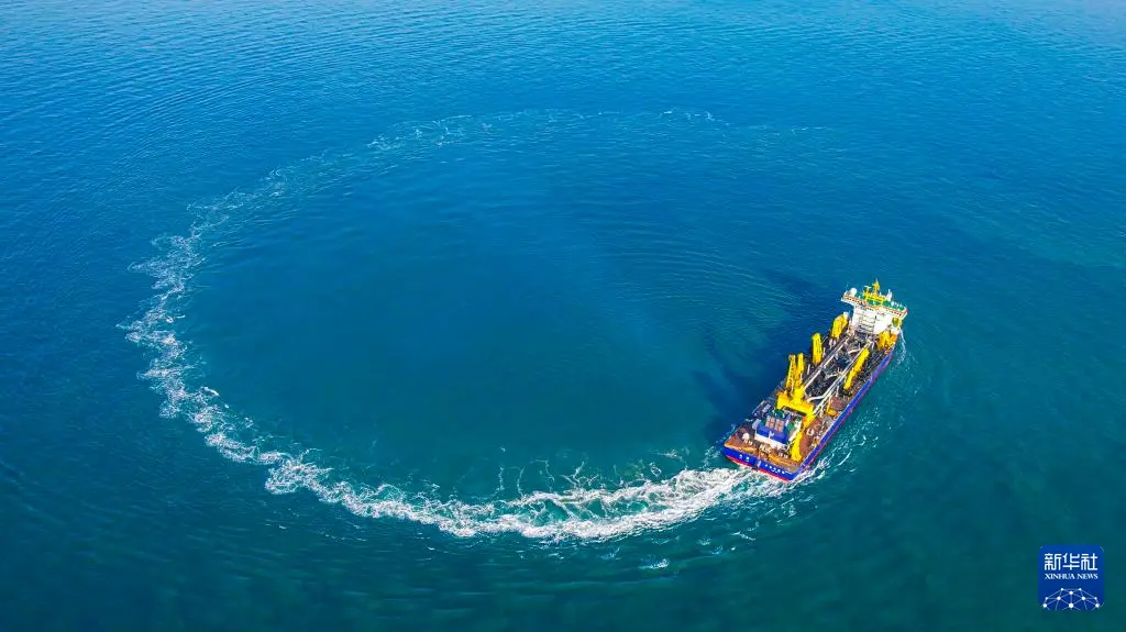 為驗證「通浚」輪航行能力及惡劣海況作業適應性，本次海試重點開展航速測定、回轉、Z 形操縱、航向穩定性等操縱性試驗 新華社