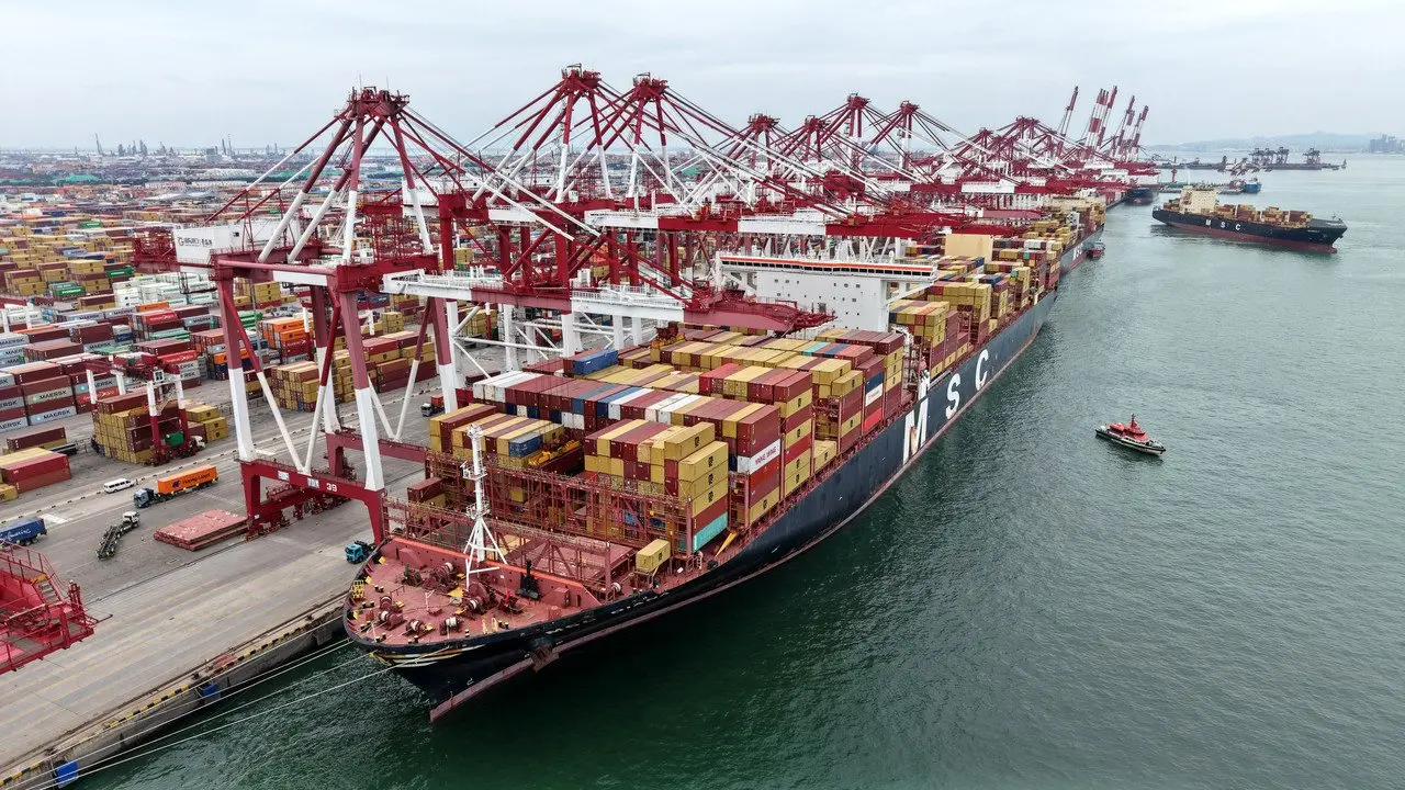 美中雙方互相收取船舶靠港費，成了美中貿易戰下的最新工具。圖為中國青島港口。（新華社）