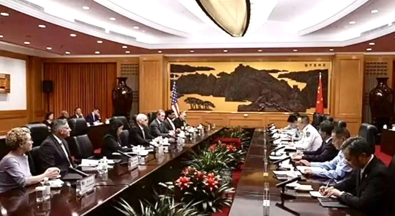 9月22日，中國國防部長董軍在北京會見美國國會眾議院代表團。視頻截圖