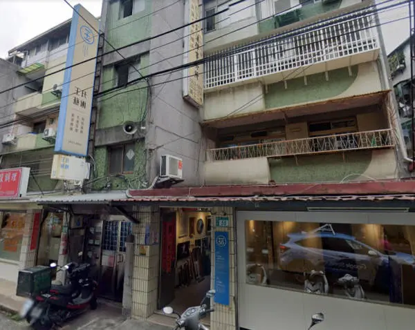 一樓的平房如今是「畫廊部」，二樓稱為「設計部」(網上圖片)