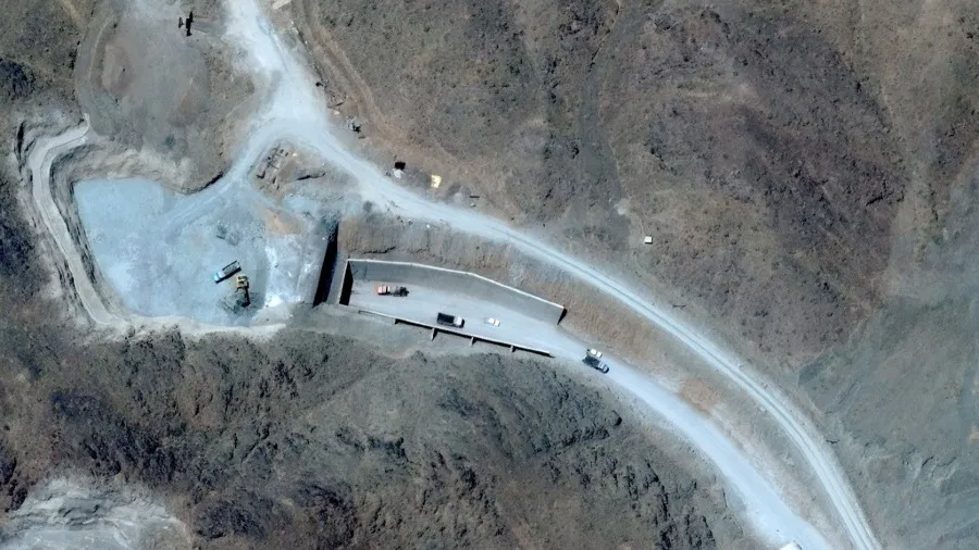 CNN 衛星影像曝光伊朗重建帕爾欽核設施 美伊諒解備忘錄宣告失效的封面圖片