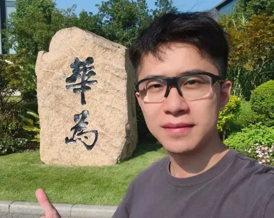 華為天才少年寧博宇離職，放下百萬年薪返鄉幫親戚販售玉米，他坦言工作久了缺乏成就感，時常對未來心裡沒底；實際上他已取得瑪麗居里學者獎學金，將前往瑞典皇家理工學院展開博士後研究。（來源：新浪微博）