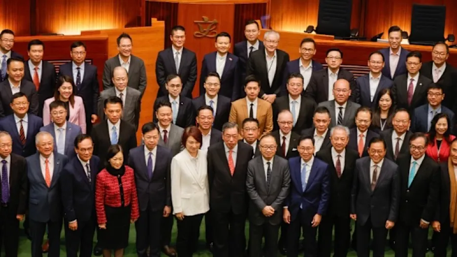 香港30名卸任立會議員 動用940萬公帑向助理發放獎金惹爭議的封面圖片