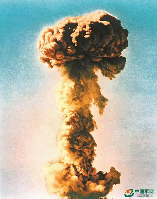 中國第一顆原子彈爆炸成功 (中國軍網)