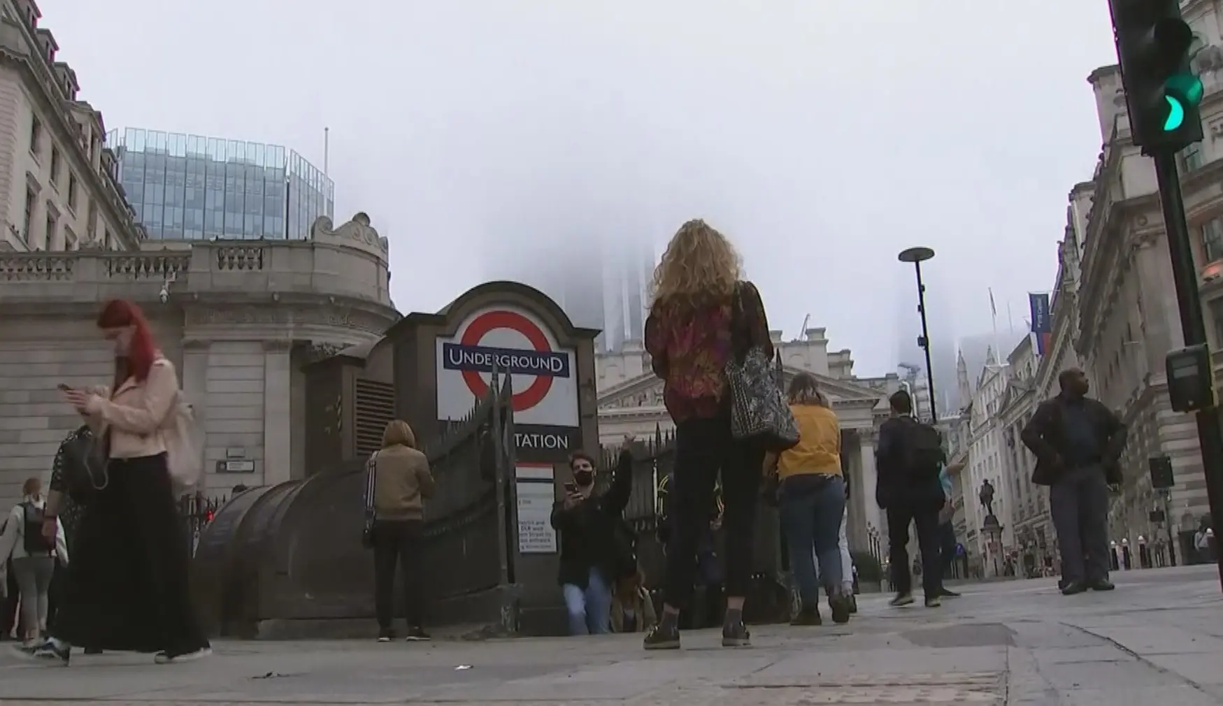 英國社會對移民的態度正在發生變化，極右勢力的抬頭使得移民群體面臨更大的壓力。(圖：網絡翻攝)