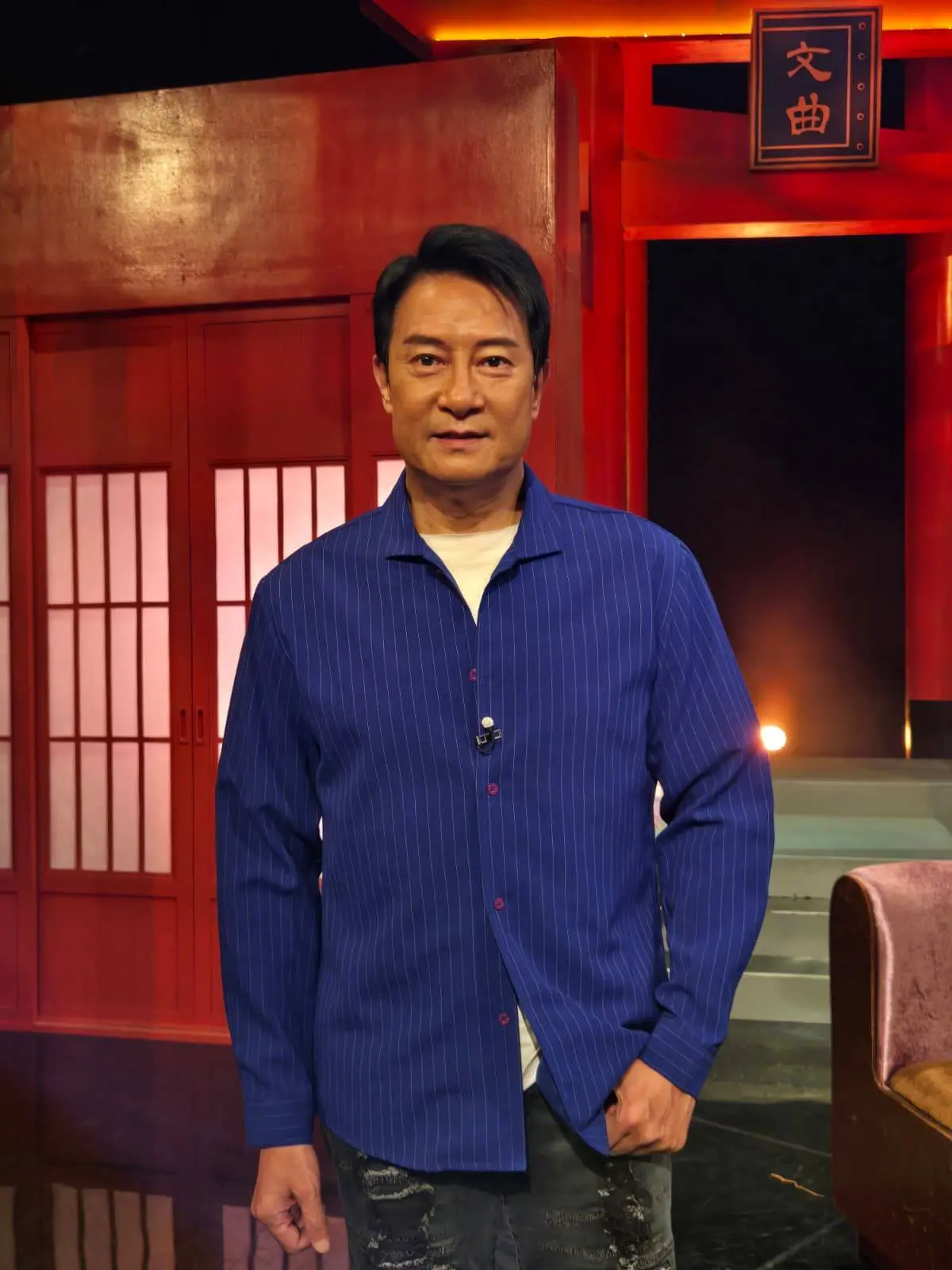 TVB Plus 節目《直播靈接觸》迎來久違的嘉賓劉錫明，這是他時隔 7 年再度重返 TVB「娘家」。除了演唱首本名曲《是緣是債是場夢》，這位憑 1989 年劇集《義不容情》奠定小生地位的資深演員。(圖： TVB)