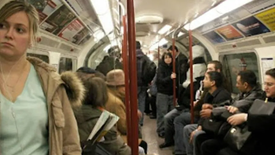 英國地鐵車廂猶如蒸籠的封面圖片