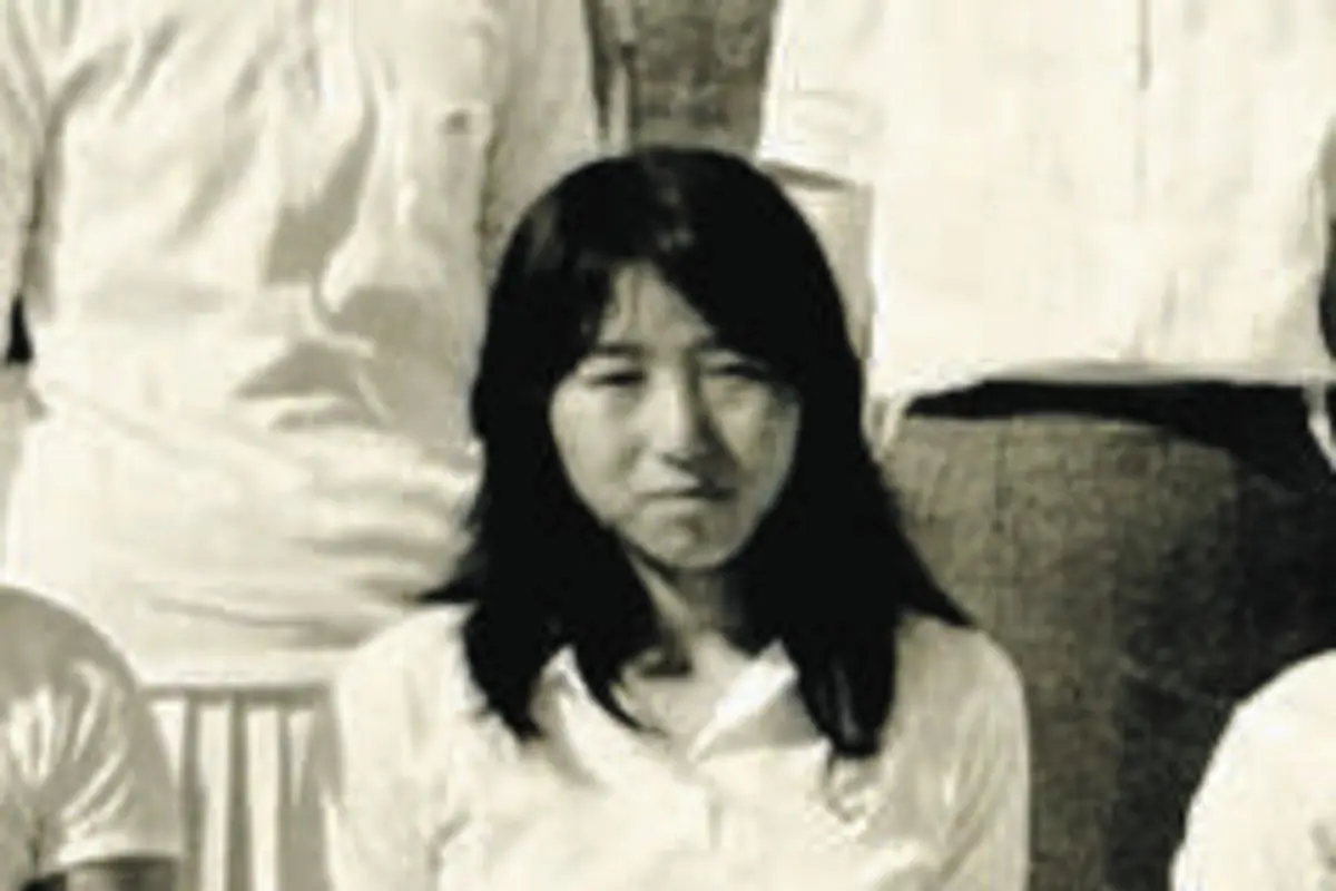 警方調查發現，安福久美子與高羽奈美子的丈夫高羽悟是高中同班同學，兩人當年同屬軟式網球社，安福曾在情人節向高羽悟贈送朱古力，暗藏好感。(圖：網絡截圖)