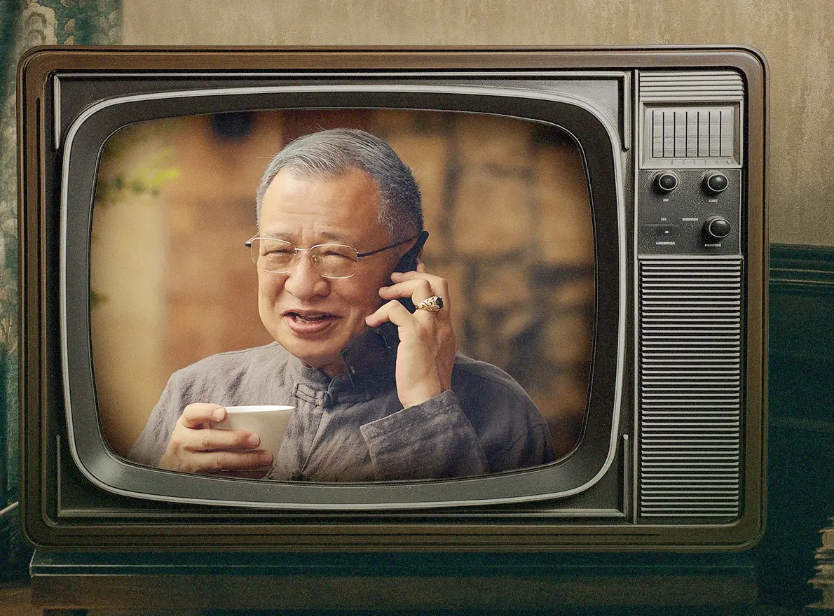 2025 年 10 月 27 日,香港演藝圈傳來令人揪心的消息:現年 76 歲、有「Benz 哥」之稱的資深藝人許紹雄驚傳病危入院,多名圈中好友緊急趕往探望,引發全網關切。(圖:許紹雄@微博)