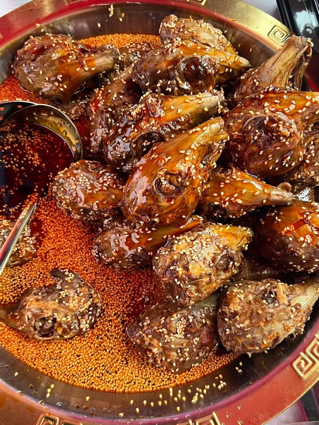 麻辣兔頭、冷吃兔、跳水兔，各式兔肉料理鮮香夠味，是許多人愛不釋口的美食。（示意圖來源：小紅書網友）