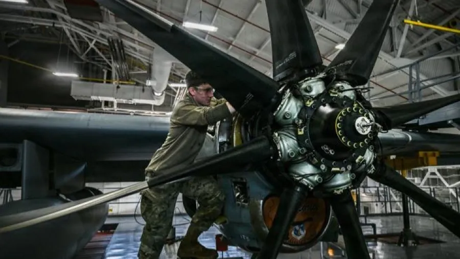 美國C-130H運輸機隊大升級 換裝新發動機與螺旋槳提升作戰效能的封面圖片