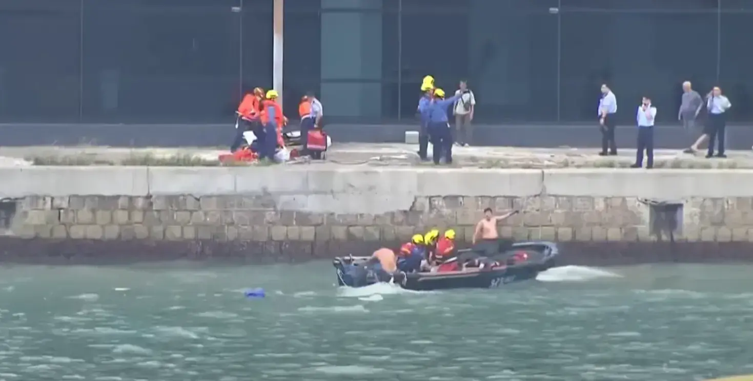 梁北喜父子為港澳流動漁民，是「深南 3133」漁船船東，該群體兼具粵港雙重戶籍，活躍於珠江口海域。(圖：網絡翻攝)