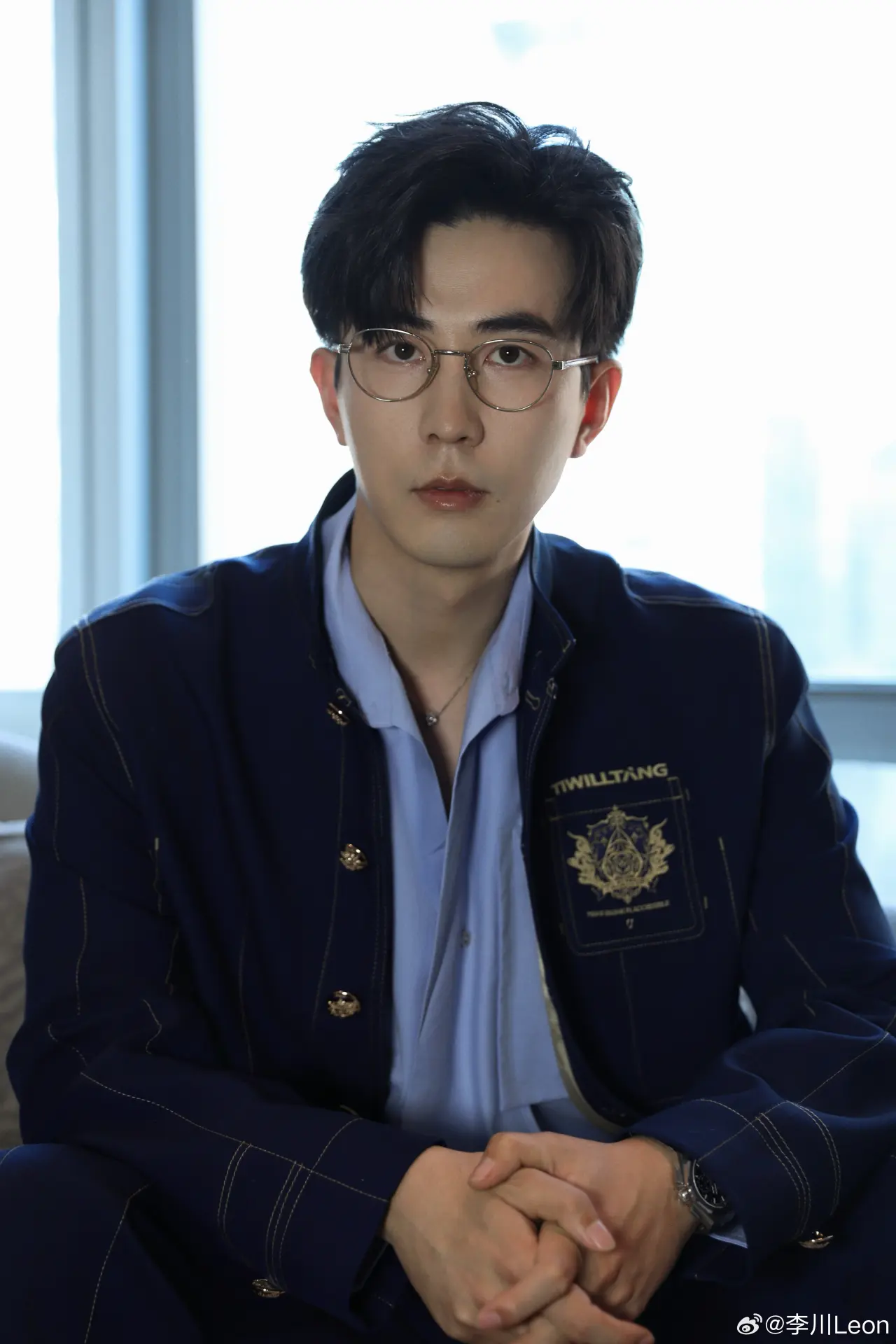 資料顯示，李川外型高大英俊，曾演出《蓬萊間》《少爺與我》等多部影視作品，近年來以「油膩霸道總裁」風格深受觀眾喜愛；錘娜麗莎則是多才多藝的多棲藝人，憑藉搞笑模仿短視頻和紮實的演藝功底圈粉無數。(圖：李川Leon@微博)