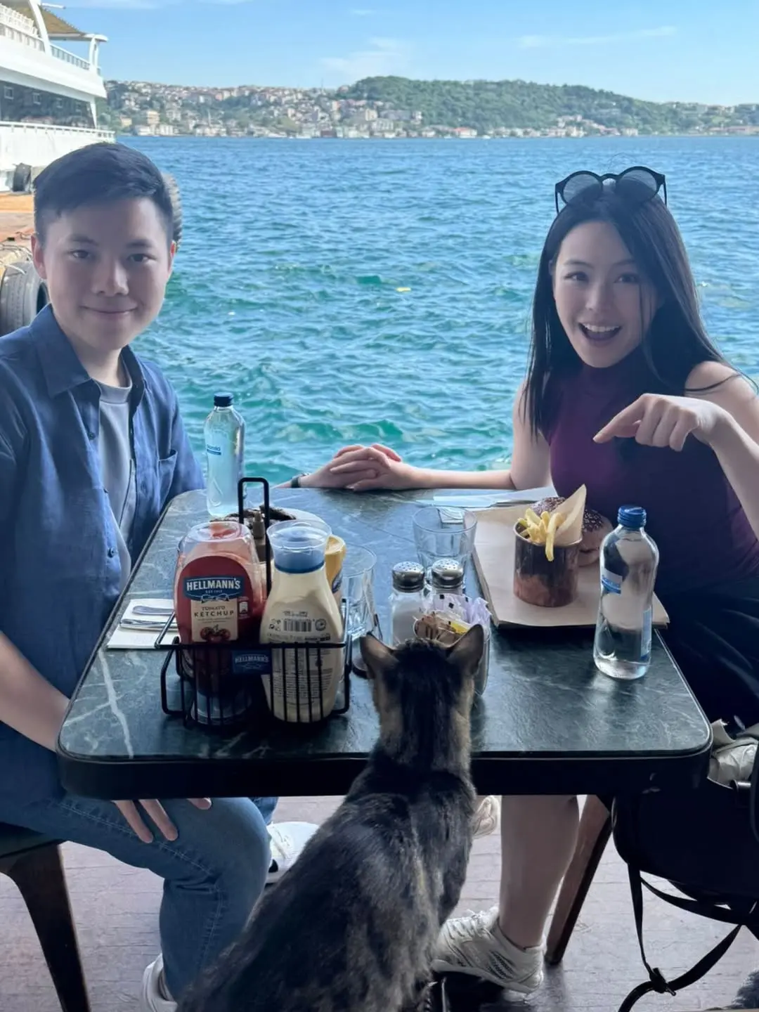 值得一提的是，新郎李天耀可謂「鑽石級筍盤」，不僅外型俊朗，更才華橫溢。他畢業於美國著名的紐約雪城大學，主修工業與互動設計，在校期間積累了產品設計、木工製作等技能。(圖：jacky_lintingting@IG)