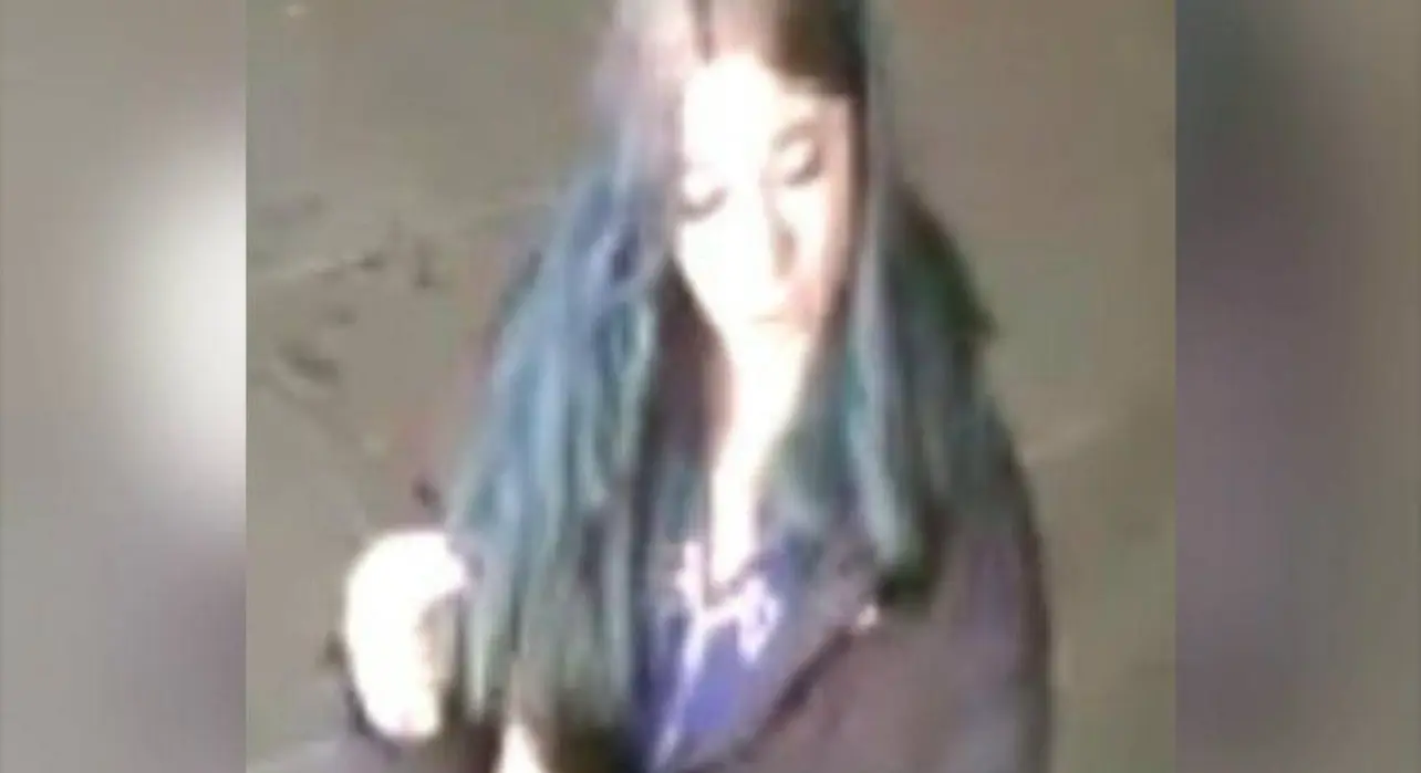 警方公開閉路電視片段,呼籲公眾協助識別一名白人女子。(Avon and Somerset Police)