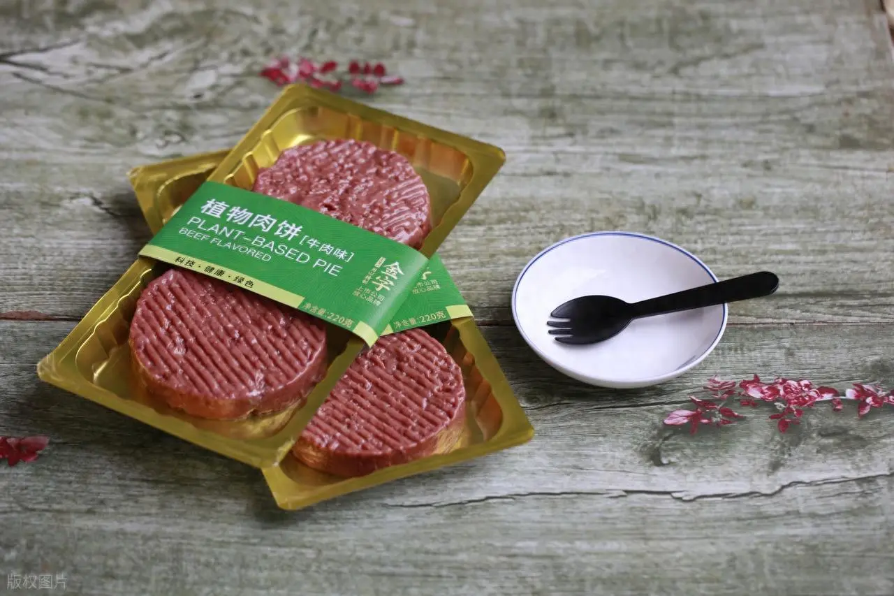 電商平台上，植物基漢堡牛肉餅每公斤約111元，幾乎是同期國產牛肉均價58.5元的兩倍。（示意圖來源：網絡）