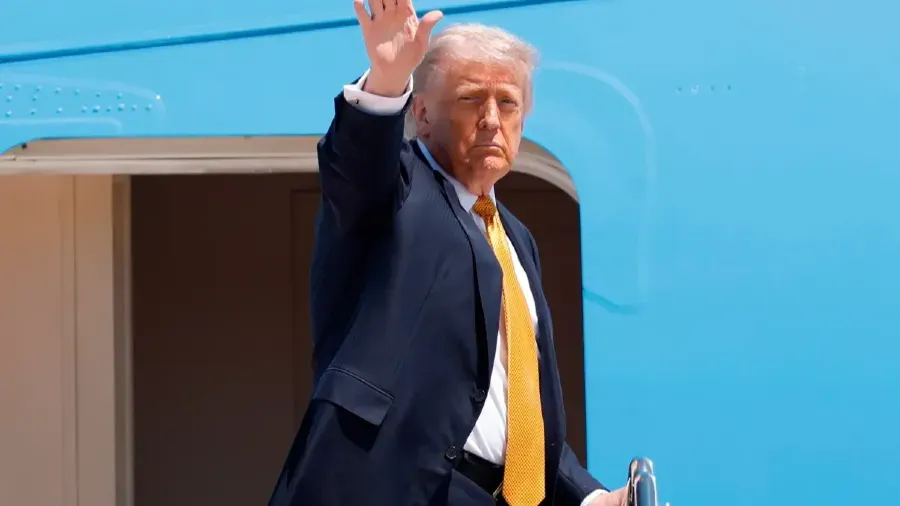 特朗普時隔九年再訪中 攜16位美國CEO赴北京聚焦貿易、AI與台灣問題的封面圖片