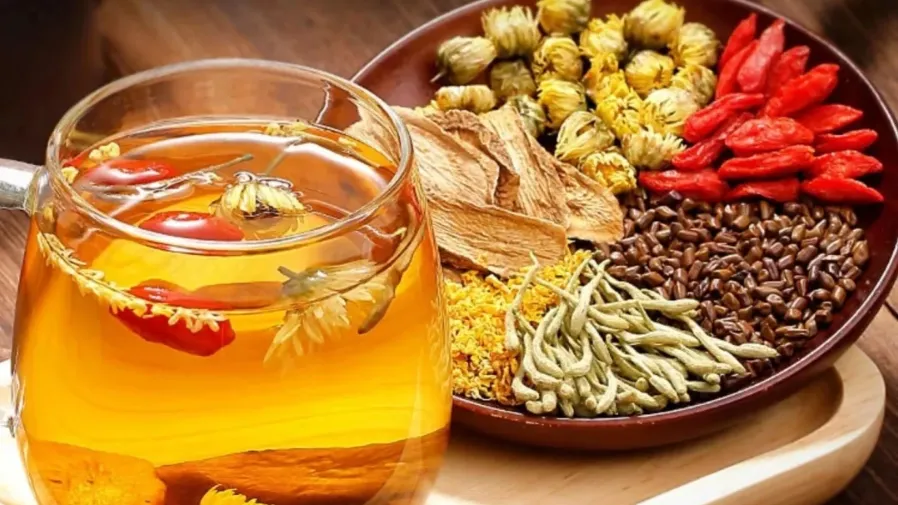 眼睛又乾又澀、肝火總是旺？4款菊花茶幫你輕鬆調理的封面圖片