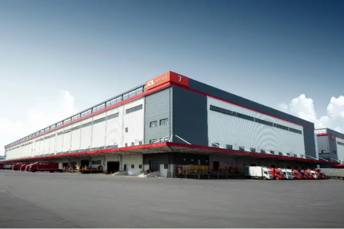 2025 年「雙十一」期間，七鮮美食 MALL 的線上訂單環比增長超 150%，「私廚到家」服務搜索量增長 350%。京東家政成交額同比增長超 250%，顯示服務型消費正成為新的增長引擎。(中新網)