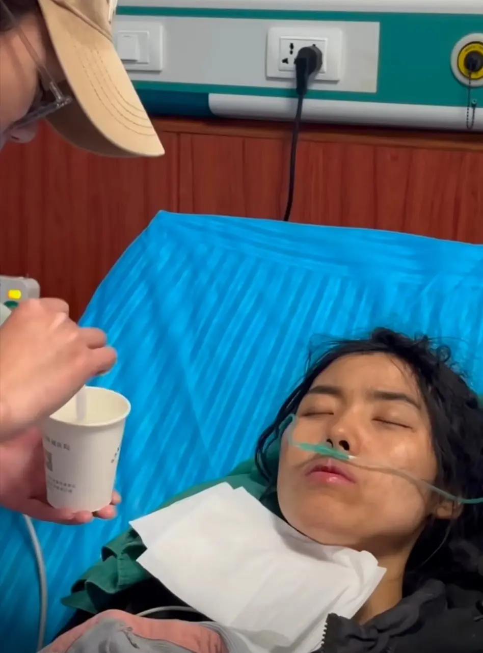 楊朝芹的退賽消息一出，迅速引發全網熱議，輿論呈現兩極分化。支持方紛紛贊譽她為「無冕之王」，認為退賽是「另一種勝利」，家鄉臨滄文旅更是公開稱她為「家鄉驕傲」，賽事方也授予她 6666 元特別獎勵及工作邀約。(圖：微博截圖)