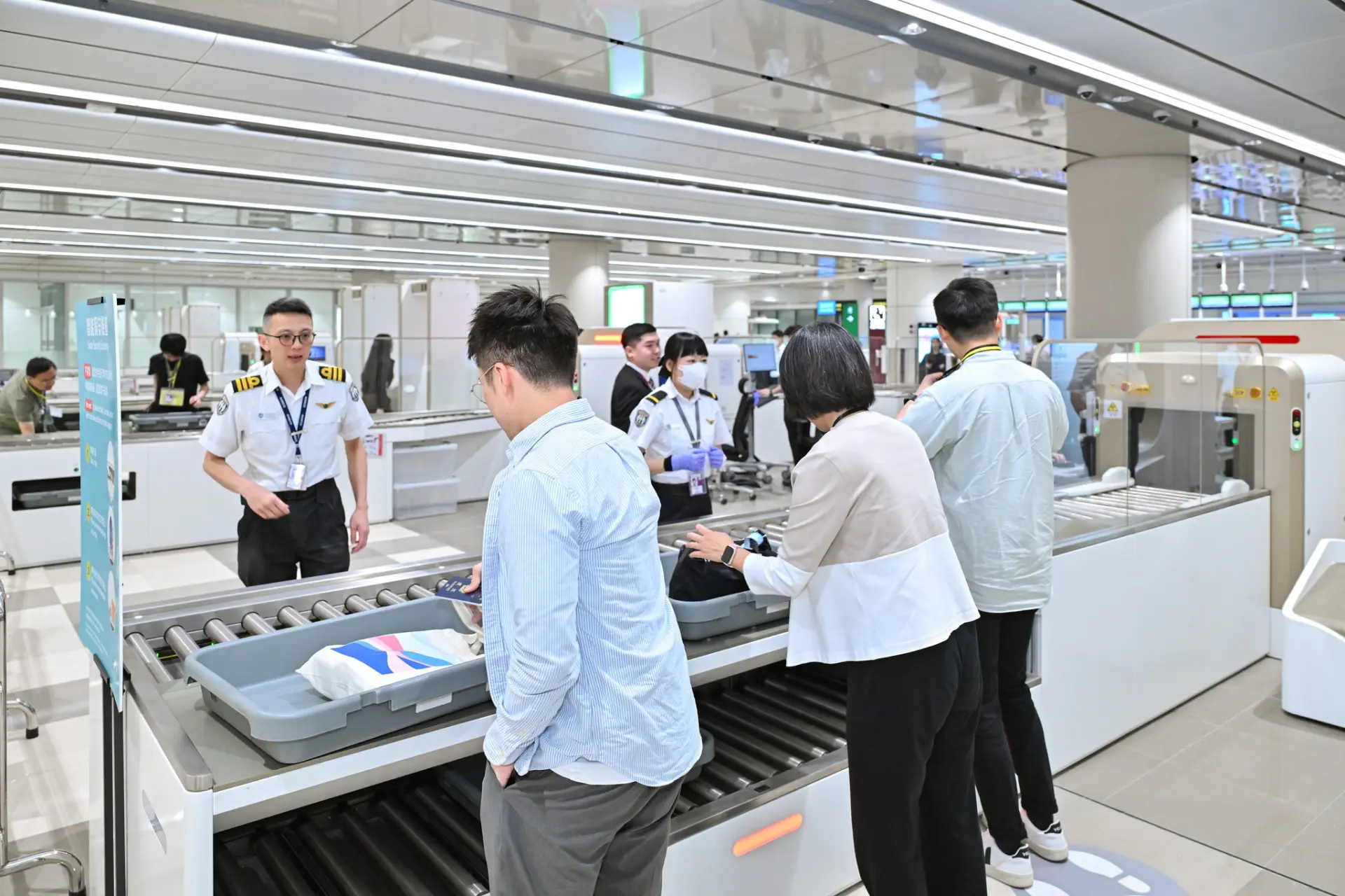 隨着演習順利完成，機管局宣告二號客運大樓將於本月27日正式啟用，預計啟用後首12個月可處理約800萬人次旅客。 (圖：香港國際機場@FB)