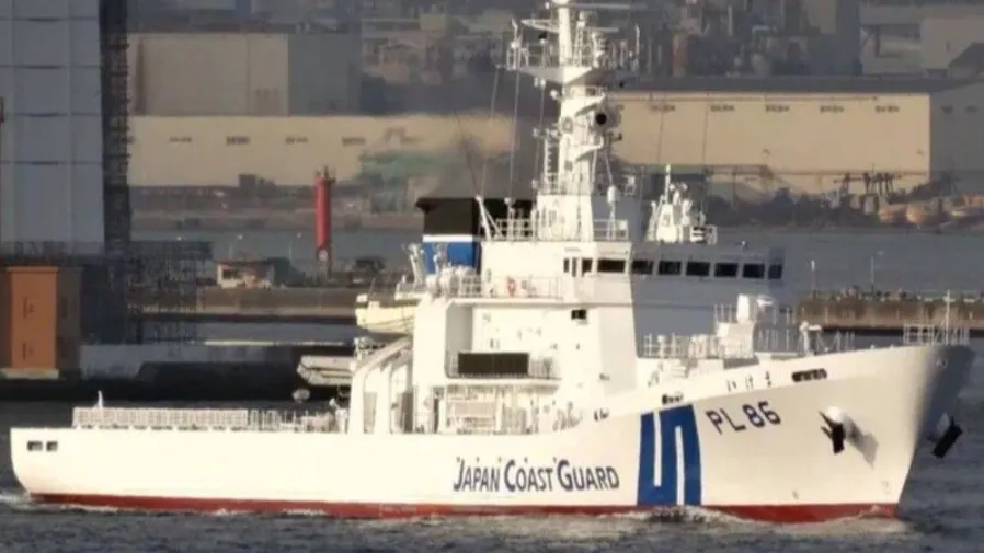 日本巡邏艦浦戶號藉避颱風闖澎湖海域 中國海警船上下包夾關閉AIS監控的封面圖片
