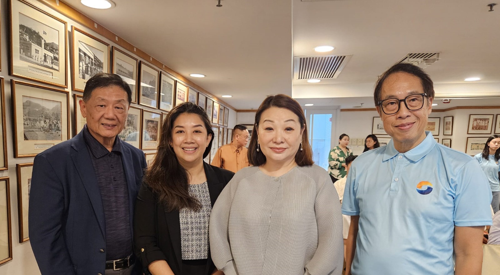 （左起）胡曉明教授、老撾駐香港副領使蒲沙麗女士（Phousamleth PHANKHAVONG）、老撾駐港總領事館顧問王玉鈴女士和陳鳳翔博士