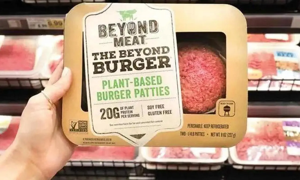 2019年，美國公司「Beyond Meat」（超越肉類）納斯達克上市首日股價暴漲163%，這場資本盛宴也燒到了中國，Hey Maet、谷肉等品牌相繼誕生，融資事件紮堆出現。（示意圖來源：網絡）
