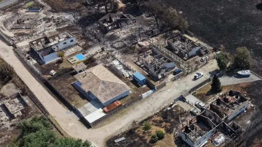 法國吉倫特省森林大火意外引爆 400 枚二戰未爆彈，現場砲彈亂飛宛如戰場的封面圖片