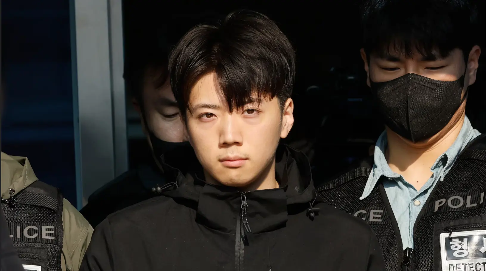 今年5月韓國光州爆發駭人命案，23歲男子張允基性侵殘殺17歲高二女學生李彩媛，其父身為警官竟徇私滅證。兇手坦承罪刑卻毫無悔意，不僅自私求情保全家人，更自爆從小夢想擔任警察，諷刺事蹟引發全國眾怒。（截圖來源：News1）