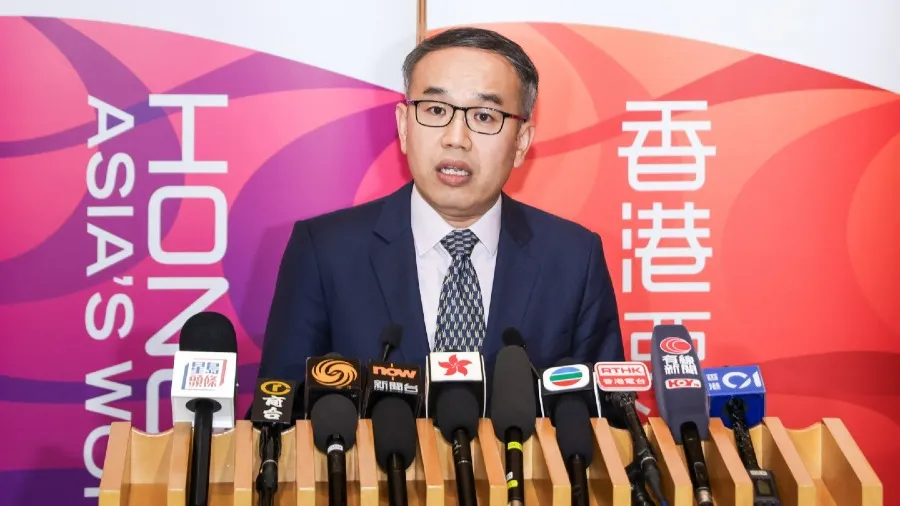 許正宇稱近80間公司新上市　總集資額約2100億港元的封面圖片