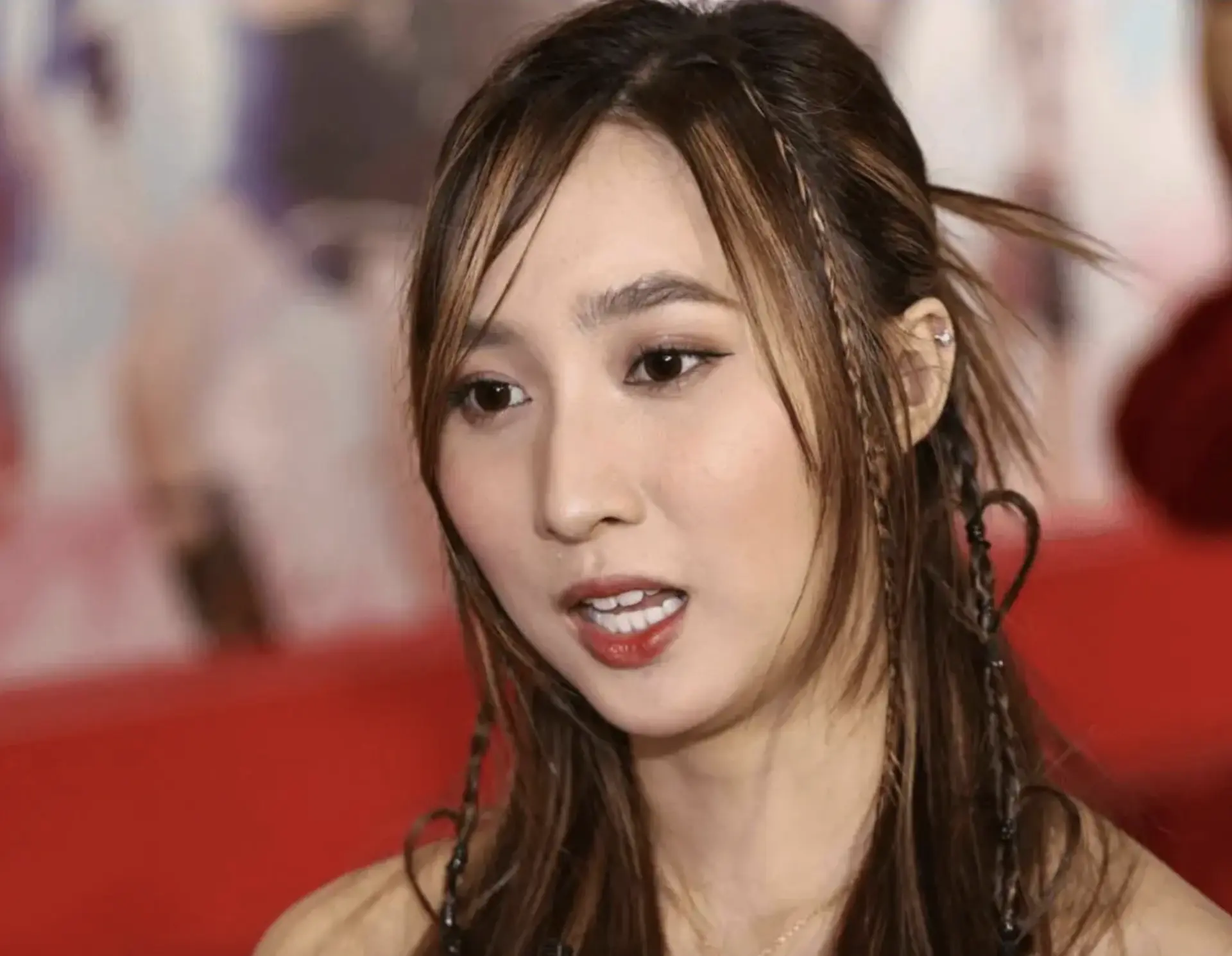 針對早前外界盛傳她因「大話冚大話」被TVB「雪藏」、如今才得以「解凍」的傳聞，鍾柔美明确否認，直言「其實公司係冇雪藏我嘅」。(圖：微博)