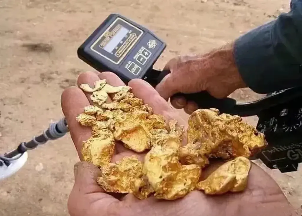 沙烏地阿拉伯除石油外再現242.6公噸新金礦，分布四區含曼蘇拉馬薩拉等礦場，伴生銅鎳資源，鑽探持續至2026年，助力經濟轉型。（示意圖來源：小紅書網友）