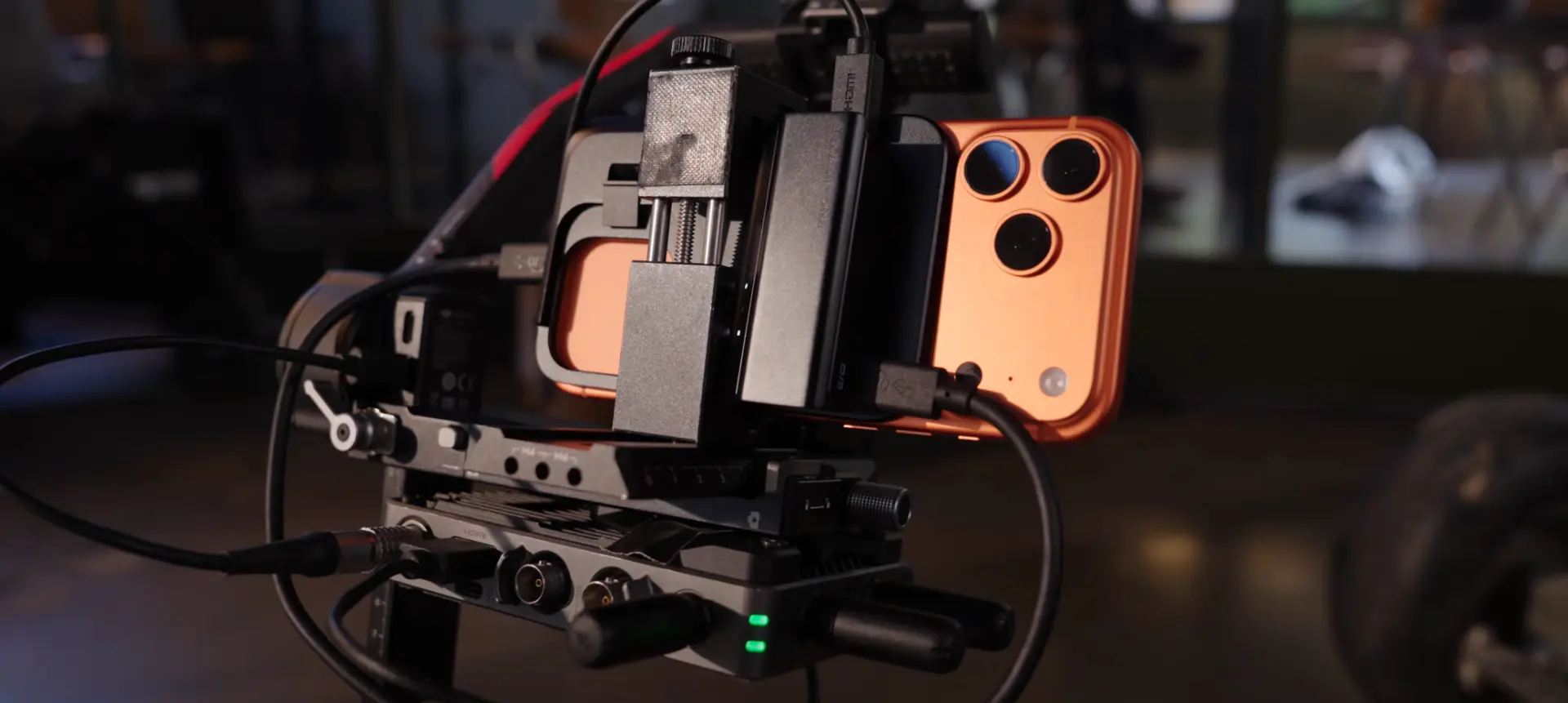 iPhone 17 Pro 比肩專業設備。（影片截圖）