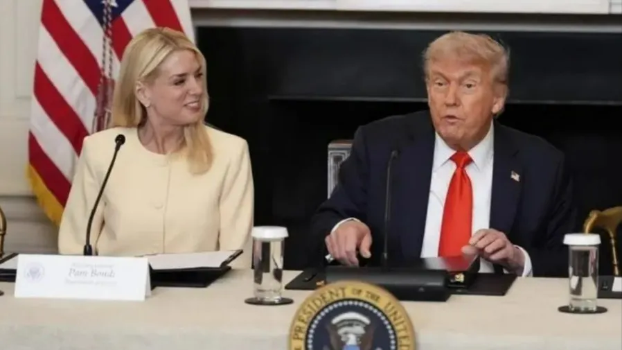 馬斯克再度喊話特朗普 公布「愛潑斯坦名單」的封面圖片