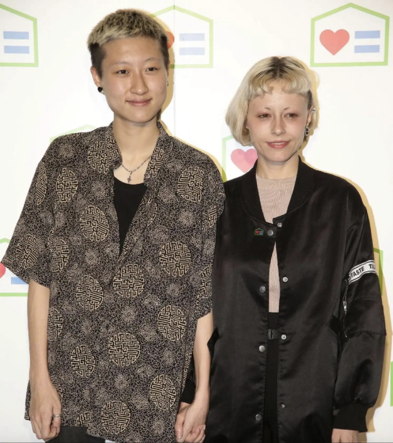 2018年，吳卓林與比自己年長12歲的伴侶Andi在加拿大登記結婚，隨後選擇離家出走與伴侶同居，這一決定讓母女關係急轉直下，降至冰點。(圖：網絡截圖)