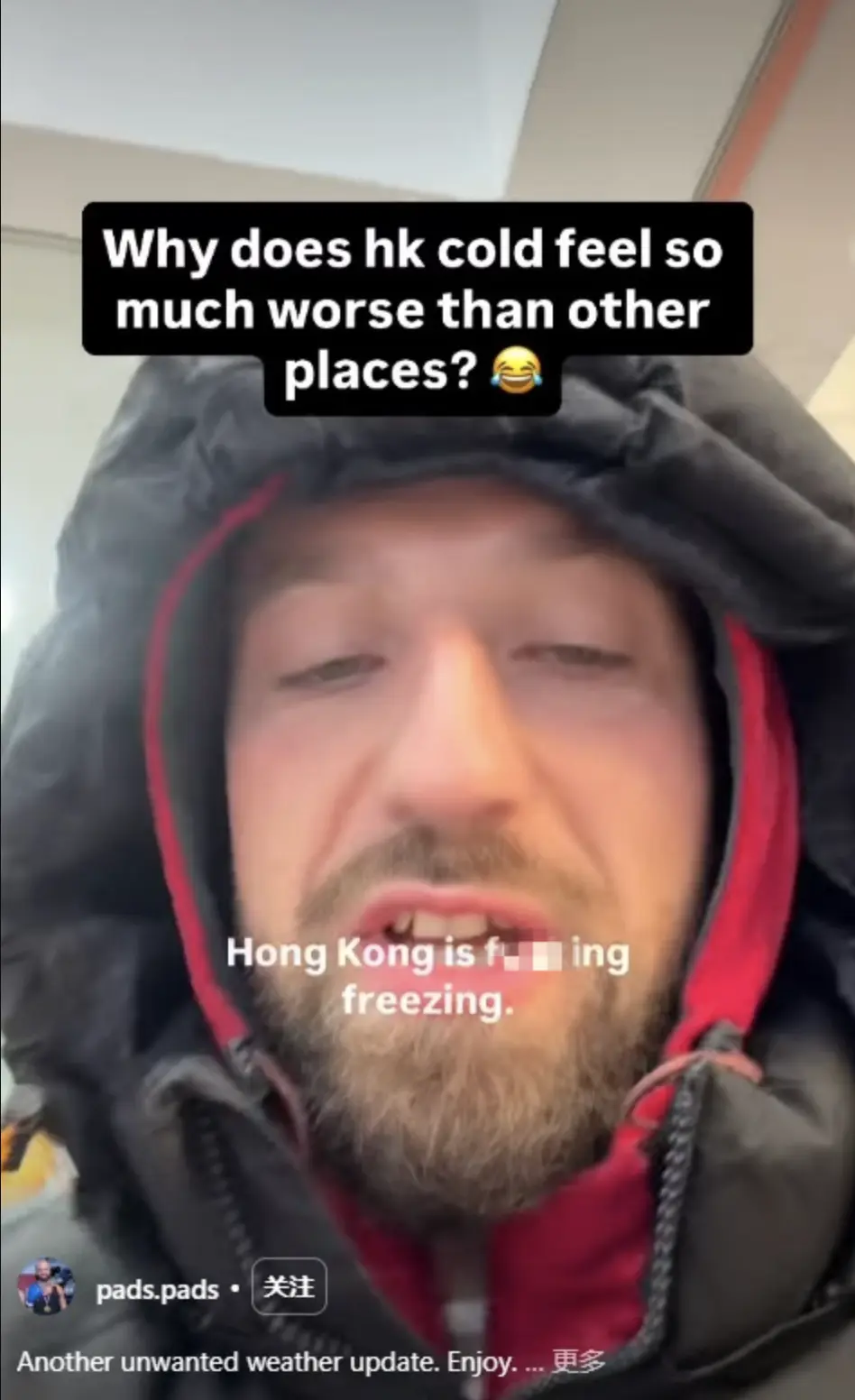 近日一名外國人在香港拍攝的影片在網上走紅，他身穿厚厚的羽絨服，在鏡頭前大喊「是地球上最凍的國度」，形容香港的寒冷是「不同層次的凍」，道出了不少市民對當地濕冷天氣的共同感受。(圖：pads.pads@IG)